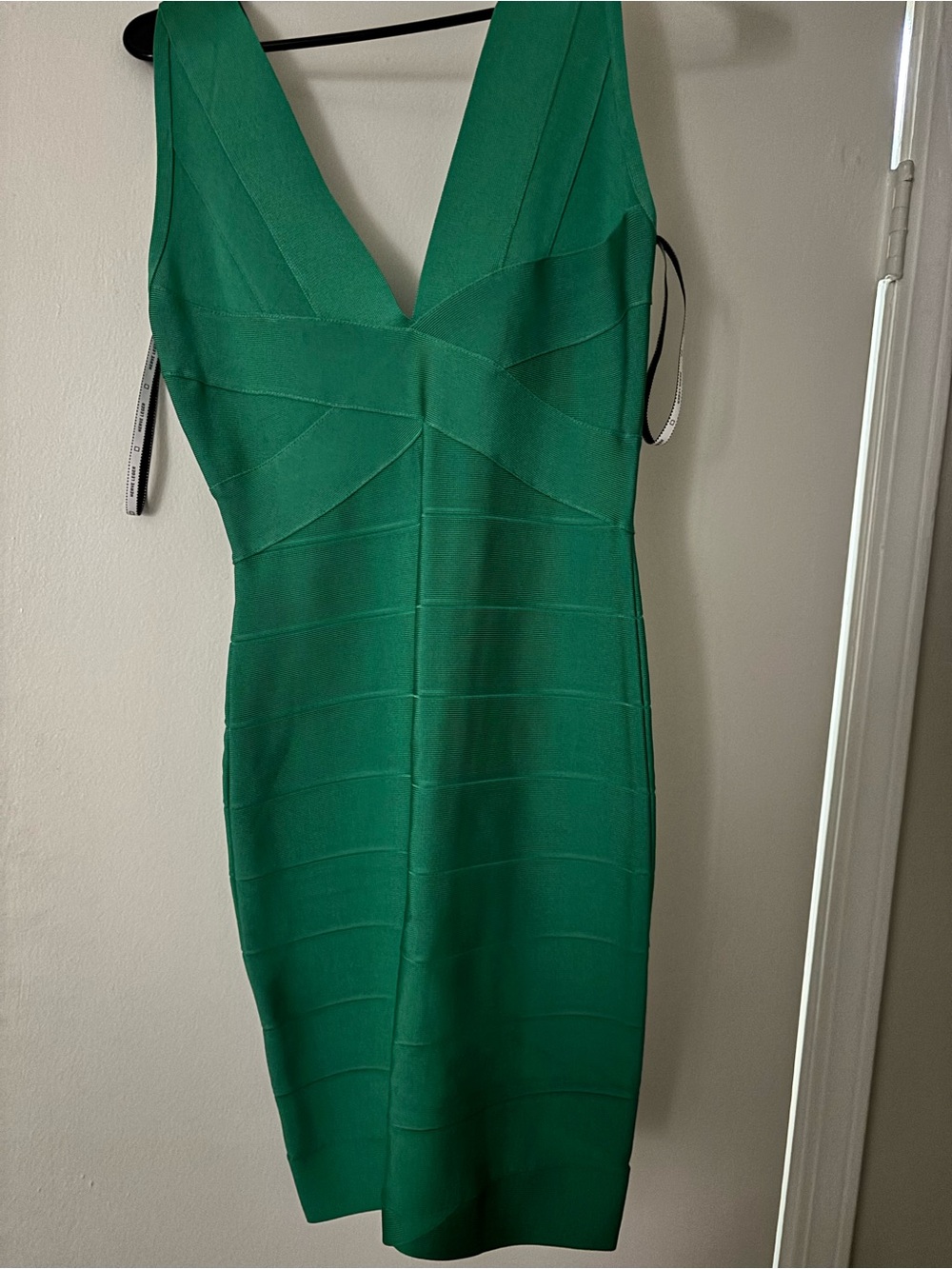 Sleeveless V-Neck Green Bodycon Dress